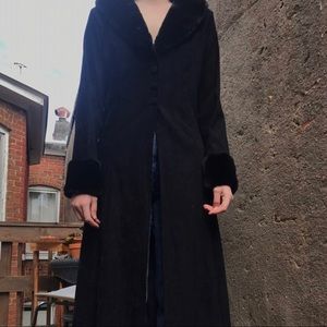 Vintage 90’s fur trimmed Angel trench coat💋😇
